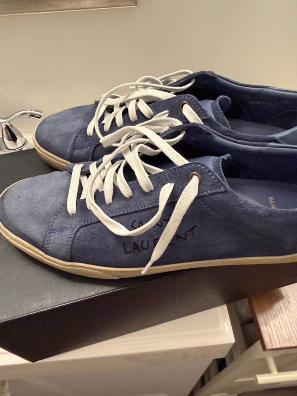 Saint Laurent Navy Suede Low-Top Sneakers with Contrast Laces - Picture 8 of 11